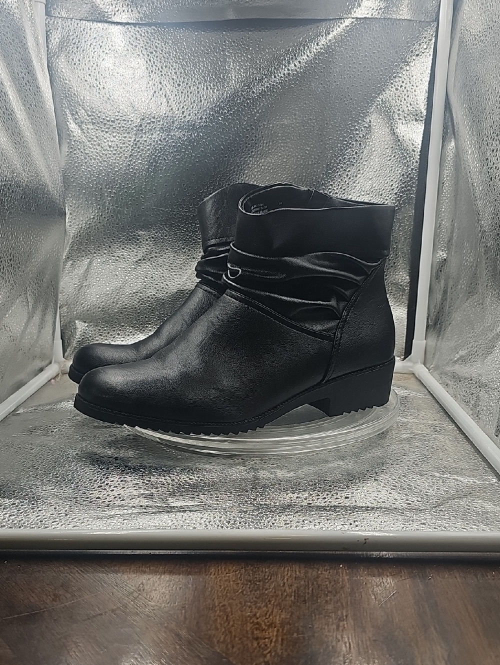 O Mountain Sole Black 1 Inch Heel Ankle Booties sz 11
